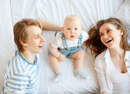 traditionelle-Bauherr-Hausbau-Familie